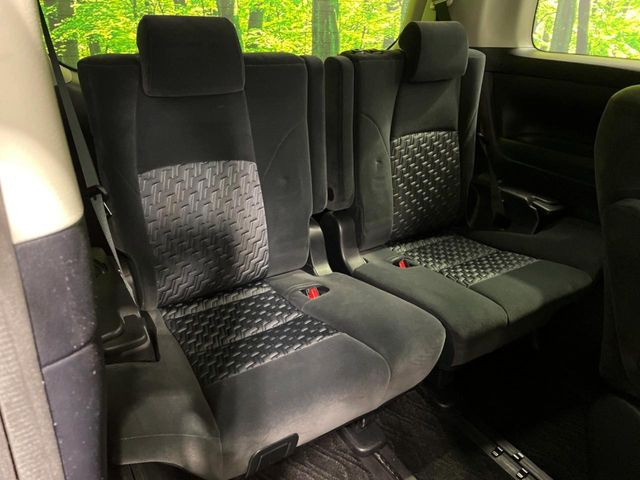 3列目シートはもちろん状態良好☆大人でもゆったりと座って頂けますので、大人数でのお出かけもラクラクです♪ご家族で、気の知れた仲間で、ドライブに行くのが楽しみですね♪