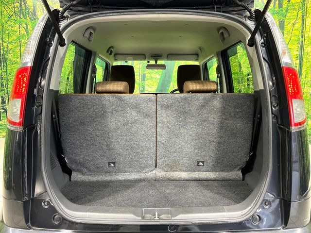 ���i�̂���������ʋ΁A���}���ɏ\���ȉ׎��X�y�[�X���m�ۂ��Ă���܂��B�Z�J���h�V�[�g��|���ƁA�傫�ȉו��̐ύڂ��\�ł���