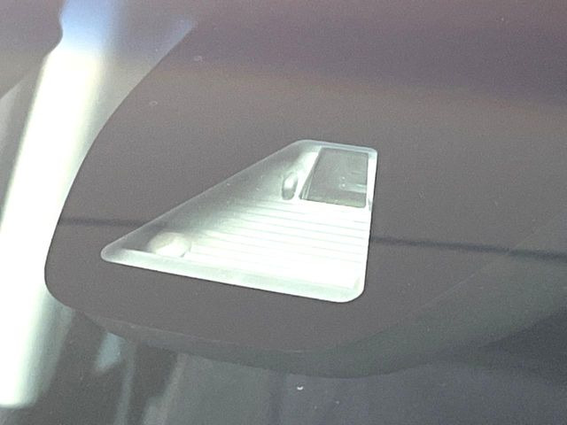 �y�z���_�Z���V���O�z���s���ɑO���̎ԗ�����F�����A�Փ˂������Ȏ��͌x��ƃu���[�L�ŏՓˉ���Ɣ�Q�y�����A�V�X�g�B�����S�Ƀh���C�u�����y���݂��������܂��B