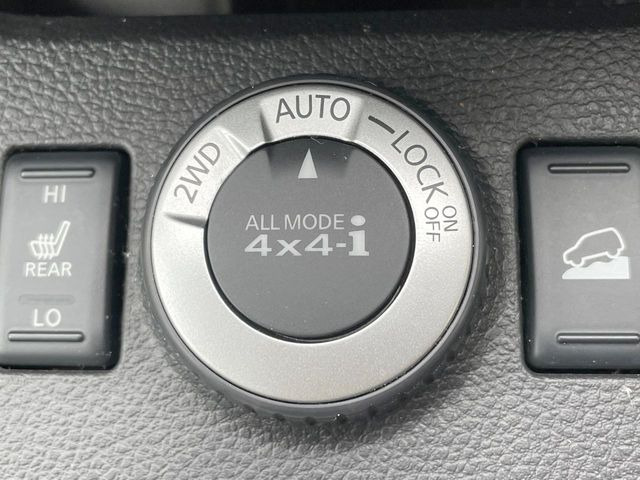 �y�I�[�����[�h4&times;4�z2WD/4WD���[�h����y�ɐ؂�ւ��\�B�R��d����2WD�A�X�^�b�N���ɖ𗧂�LOCK�AAUTO���[�h�ł�4WD�̔z���������Œ������A�H�ʏ󋵂��킸���肵��������T�|�[�g�B