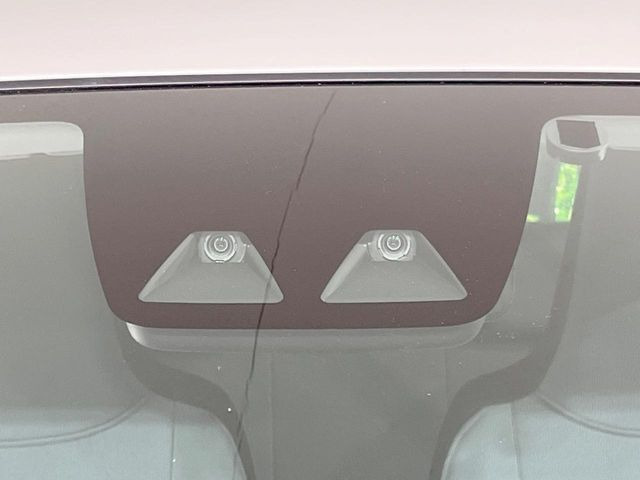 �y�X�}�[�g�A�V�X�g�z���s���ɑO���̎ԗ�����F�����A�Փ˂������Ȏ��͌x��ƃu���[�L�ŏՓˉ���Ɣ�Q�y�����A�V�X�g�B�����S�Ƀh���C�u�����y���݂��������܂��B