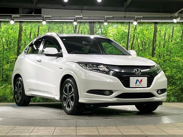 高透明度のガラス皮膜で撥水はもちろん、上質なツヤ・光沢を実現。紫外線や酸性雨から大切な愛車を保護し、色あせ・劣化を防止。「弾スプラッシュコート」、「弾プリミッサコート」からお選びいただけます。