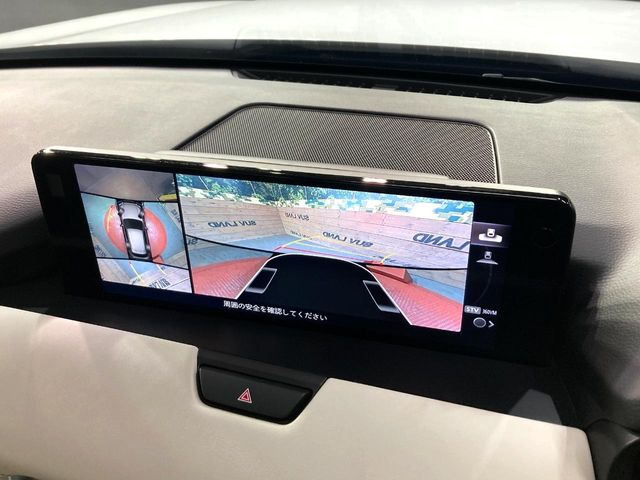 【360&deg;ビューモニター】専用のカメラにより、上から見下ろしたような視点で360度クルマの周囲を確認することができます☆死角部分も確認しやすく、狭い場所での切り返しや駐車もスムーズに行えます。