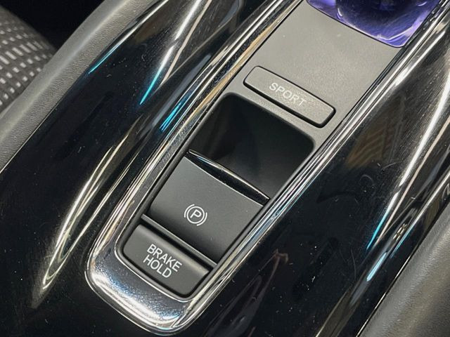 【オートブレーキホールド】信号待ちや渋滞で停車時にブレーキから足を離しても、停止状態を保持してくれます。前進するときはアクセルを踏めば自動で解除されるので安心♪街乗り運転が楽になります♪