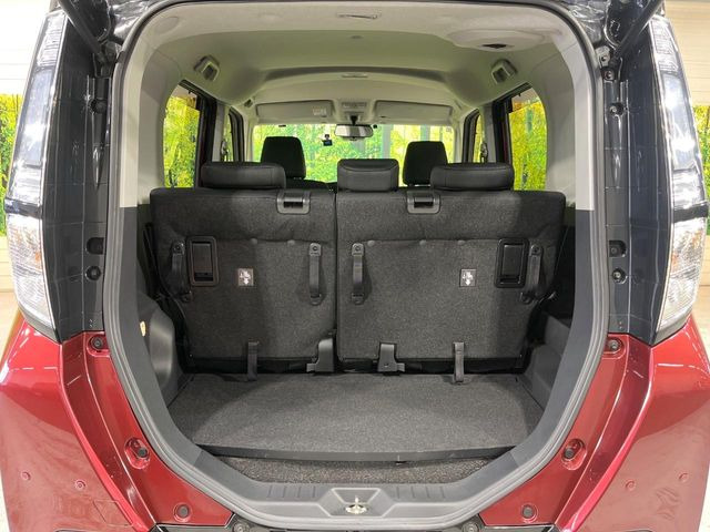 ���i�̂���������ʋ΁A���}���ɏ\���ȉ׎��X�y�[�X���m�ۂ��Ă���܂��B�Z�J���h�V�[�g��|���ƁA�傫�ȉו��̐ύڂ��\�ł���