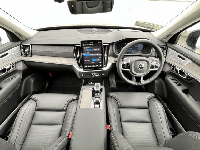 XC90ウルトラ T8 AWD プラグイン ハイブリッド 4WD