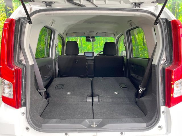 ���i�̂���������ʋ΁A���}���ɏ\���ȉ׎��X�y�[�X���m�ۂ��Ă���܂��B�Z�J���h�V�[�g��|���ƁA�傫�ȉו��̐ύڂ��\�ł���