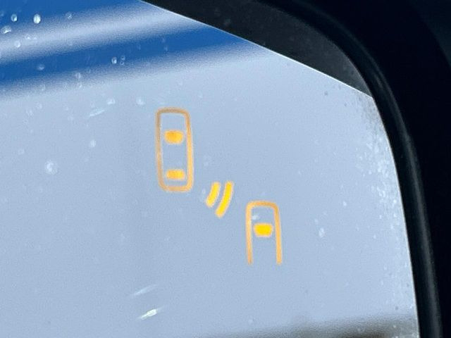 �y�����r�[�N���f�B�e�B�N�V�����z���s���A�h�A�~���[�̎��p�ɂȂ�₷���ӏ��Ɍ㑱�Ԃ��ڋ߂���ƃT�C�h�~���[�t�߂Ɍx����\���A�h���C�o�[�ɒ��ӊ��N�ƁA����̍ۂ̓n���h��������A�V�X�g�����܂��B