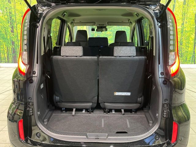 ���i�̂���������ʋ΁A���}���ɏ\���ȉ׎��X�y�[�X���m�ۂ��Ă���܂��B�Z�J���h�V�[�g��|���ƁA�傫�ȉו��̐ύڂ��\�ł���