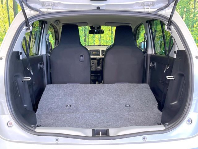 ���i�̂���������ʋ΁A���}���ɏ\���ȉ׎��X�y�[�X���m�ۂ��Ă���܂��B�Z�J���h�V�[�g��|���ƁA�傫�ȉו��̐ύڂ��\�ł���