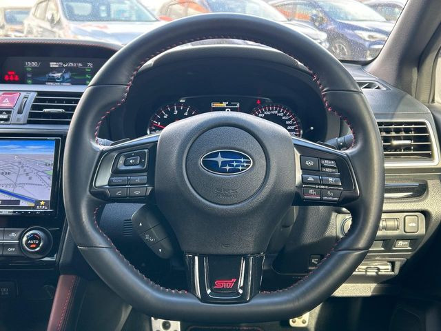 �y�����v�����X�e�A�����O�z�㎿�Ȋv���g�p���邱�ƂŁA��ɂ����������݂ƂĂ��^�]���₷���n���h���ł���