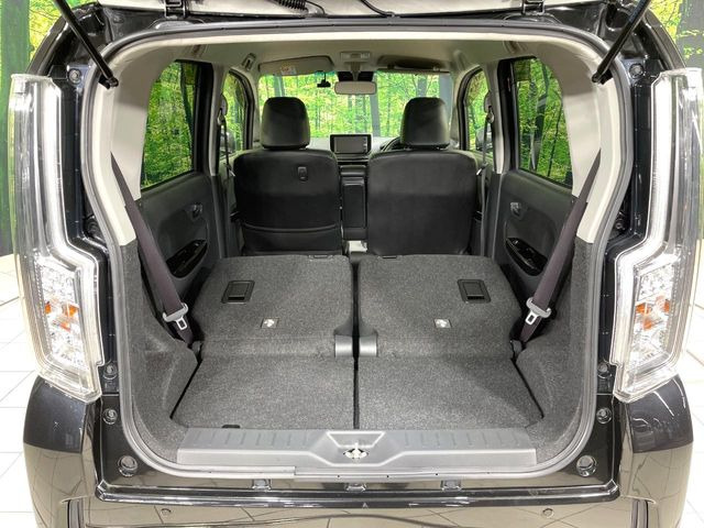 ���i�̂���������ʋ΁A���}���ɏ\���ȉ׎��X�y�[�X���m�ۂ��Ă���܂��B�Z�J���h�V�[�g��|���ƁA�傫�ȉו��̐ύڂ��\�ł���