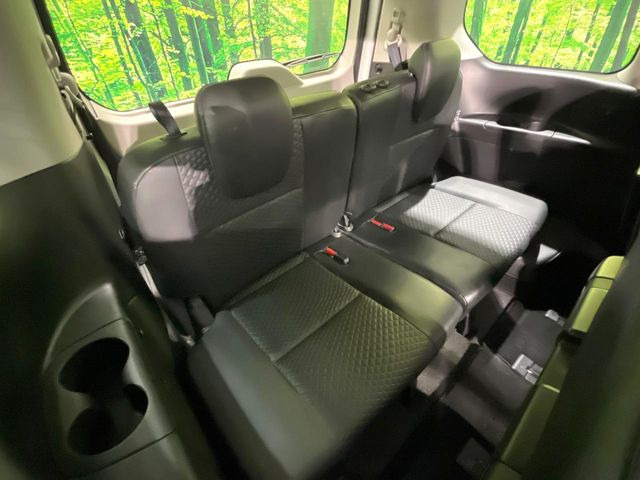 3列目シートはもちろん状態良好☆大人でもゆったりと座って頂けますので、大人数でのお出かけもラクラクです♪ご家族で、気の知れた仲間で、ドライブに行くのが楽しみですね♪