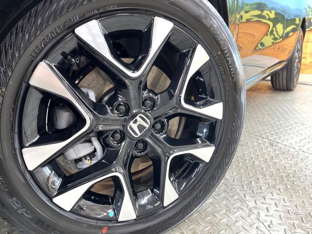 �y����18�C���`�A���~�z�C�[���z�O�ςɃ}�b�`���������A���~�z�C�[���𑕒����Ă���܂��B�e��ЊO�A���~�z�C�[����A�X�^�b�h���X�^�C�����戵�����Ă���܂��B���񂲑��k����������