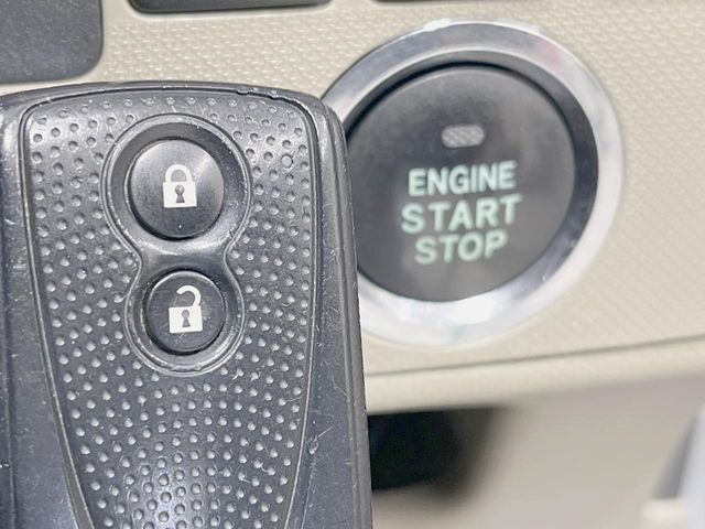 �y�L�[�t���[�V�X�e���z�J�o����|�P�b�g�ɓ��ꂽ�܂܂ł��h�A�̎{���E�������\�ȃX�}�[�g�L�[�𑕔��B�G���W���̃I���E�I�t�����J�M�����o���K�v����������Ƃ��Ă��֗��ł���