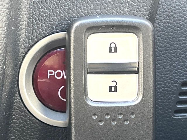 �yHonda�X�}�[�g�L�[�z�J�o����|�P�b�g�ɓ��ꂽ�܂܂ł��h�A�̎{���E�������\�ȃX�}�[�g�L�[�𑕔��B�G���W���̃I���E�I�t�����J�M�����o���K�v����������Ƃ��Ă��֗��ł���