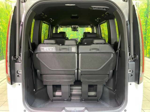 ���i�̂���������ʋ΁A���}���ɏ\���ȉ׎��X�y�[�X���m�ۂ��Ă���܂��B�Z�J���h�V�[�g��|���ƁA�傫�ȉו��̐ύڂ��\�ł���