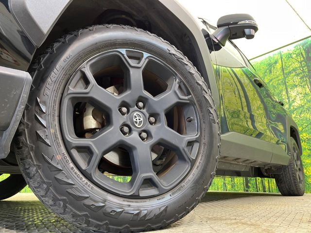 【純正18インチアルミホイール】外観にマッチした純正アルミホイールを装着しております。各種社外アルミホイールや、スタッドレスタイヤも取扱いしております。是非ご相談ください♪