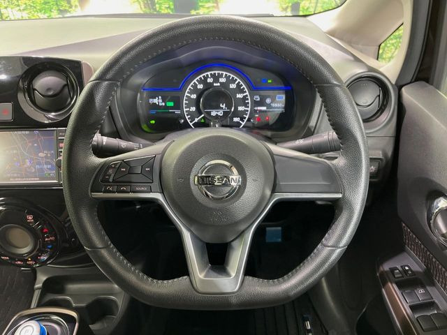 �y�����v�����X�e�A�����O�z�㎿�Ȋv���g�p���邱�ƂŁA��ɂ����������݂ƂĂ��^�]���₷���n���h���ł���