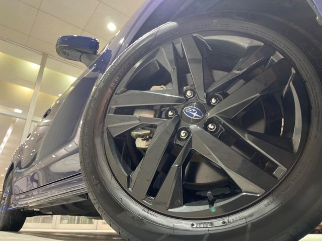 �y����17�C���`�A���~�z�C�[���z�O�ςɃ}�b�`���������A���~�z�C�[���𑕒����Ă���܂��B�e��ЊO�A���~�z�C�[����A�X�^�b�h���X�^�C�����戵�����Ă���܂��B���񂲑��k����������