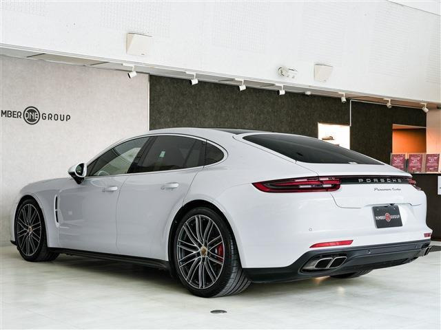 �{�f�B�[�J���[:�L�������z���C�g���^���b�N