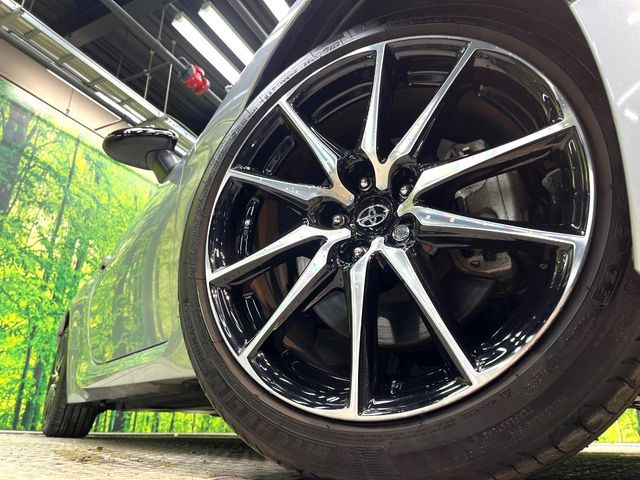 �y����17�C���`�A���~�z�C�[���z�O�ςɃ}�b�`���������A���~�z�C�[���𑕒����Ă���܂��B�e��ЊO�A���~�z�C�[����A�X�^�b�h���X�^�C�����戵�����Ă���܂��B���񂲑��k����������