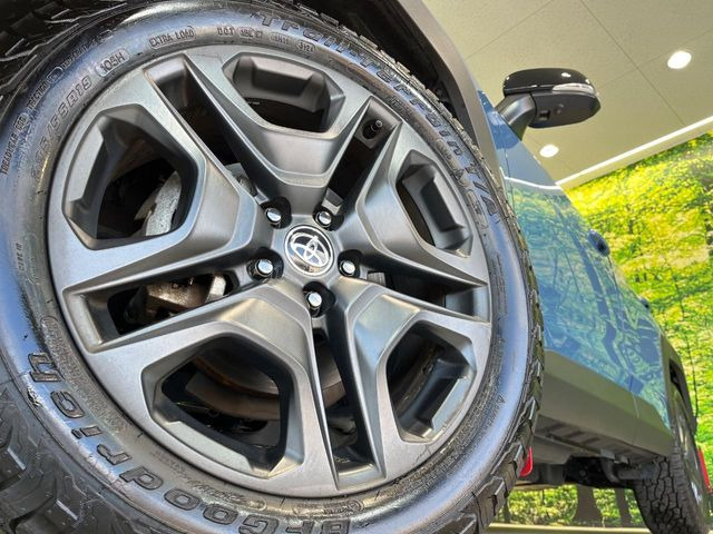 【純正19インチアルミホイール】外観にマッチした純正アルミホイールを装着しております。各種社外アルミホイールや、スタッドレスタイヤも取扱いしております。是非ご相談ください♪