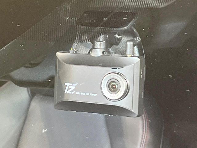 【ドライブレコーダー】ドライブレコーダー装備!走行中はもちろん、あおり運転や事故に遭遇した際、映像で記録し、万一のリスクに備えます。※記録用SDカードはお客様ご自身でご準備いただく必要があります。