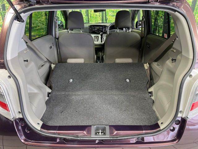 ���i�̂���������ʋ΁A���}���ɏ\���ȉ׎��X�y�[�X���m�ۂ��Ă���܂��B�Z�J���h�V�[�g��|���ƁA�傫�ȉו��̐ύڂ��\�ł���