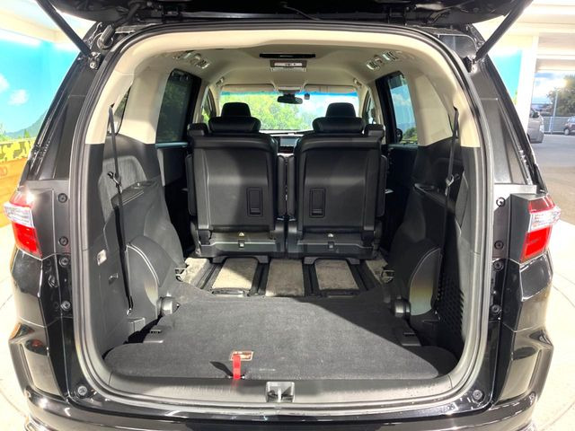 ���i�̂���������ʋ΁A���}���ɏ\���ȉ׎��X�y�[�X���m�ۂ��Ă���܂��B�Z�J���h�V�[�g��|���ƁA�傫�ȉו��̐ύڂ��\�ł���