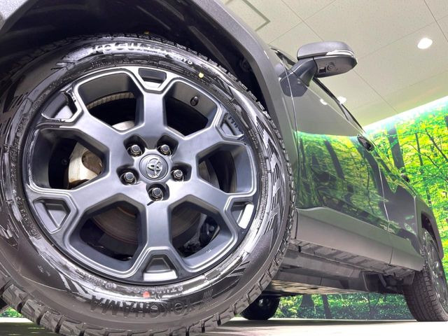 【純正18インチアルミホイール】外観にマッチした純正アルミホイールを装着しております。各種社外アルミホイールや、スタッドレスタイヤも取扱いしております。是非ご相談ください♪