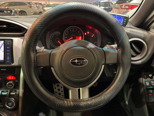 �y�����v�����X�e�A�����O�z�㎿�Ȋv���g�p���邱�ƂŁA��ɂ����������݂ƂĂ��^�]���₷���n���h���ł���