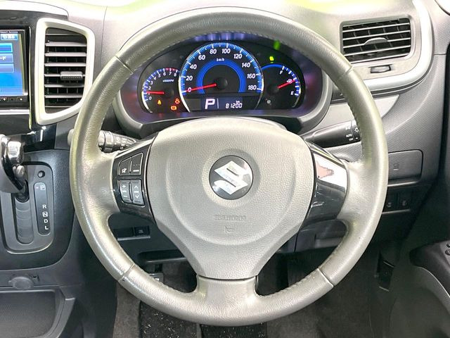 �y�����v�����X�e�A�����O�z�㎿�Ȋv���g�p���邱�ƂŁA��ɂ����������݂ƂĂ��^�]���₷���n���h���ł���