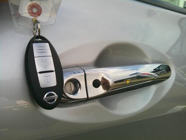 �X�}�[�g�L�[�ŁA�h�A���y�X�J��