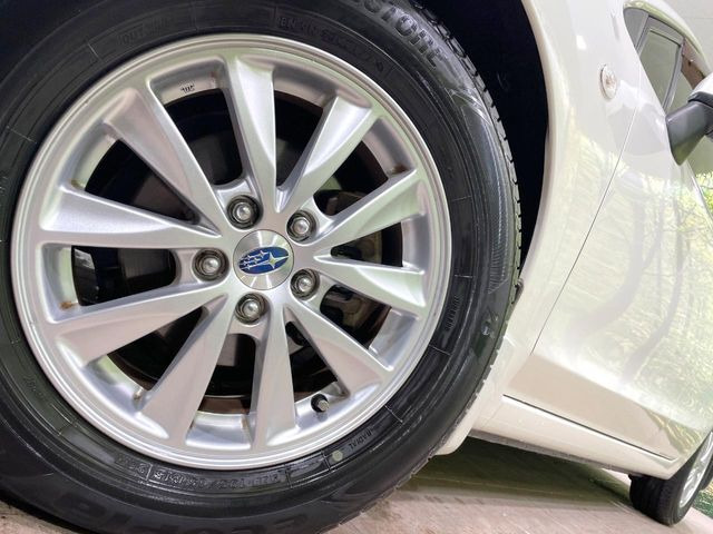 �y����15�C���`�A���~�z�C�[���z�O�ςɃ}�b�`���������A���~�z�C�[���𑕒����Ă���܂��B�e��ЊO�A���~�z�C�[����A�X�^�b�h���X�^�C�����戵�����Ă���܂��B���񂲑��k����������