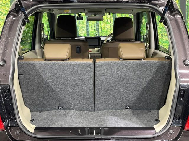 ���i�̂���������ʋ΁A���}���ɏ\���ȉ׎��X�y�[�X���m�ۂ��Ă���܂��B�Z�J���h�V�[�g��|���ƁA�傫�ȉו��̐ύڂ��\�ł���