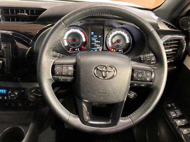 �y�����v�����X�e�A�����O�z�㎿�Ȋv���g�p���邱�ƂŁA��ɂ����������݂ƂĂ��^�]���₷���n���h���ł���