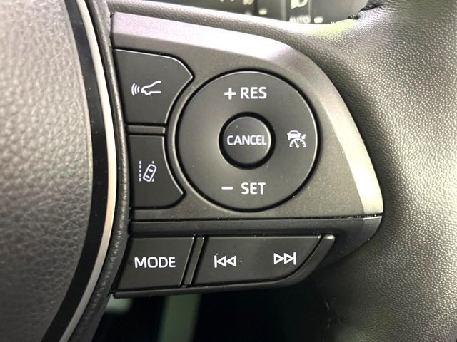 【レーダークルーズコントロール】高速道路での長距離走行が楽に!!自動で速度を保つクルーズコントロールが、衝突軽減システムと連携し、前方の車両を感知して車間を保つように速度調節してくれます!!