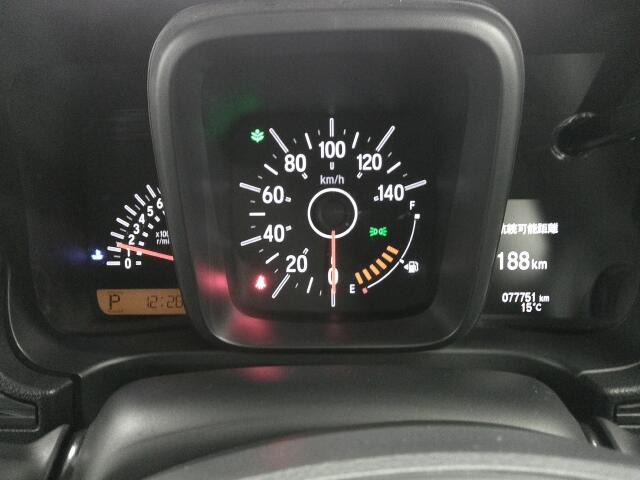 3�ɕ����ꂽ���[�^�[�p�l���͋@�\���Ƃɕ�����Ă���̂ŁA�Ԃ̏󋵂����f���₷���A���₷���f�U�C���ƂȂ��Ă���܂��B