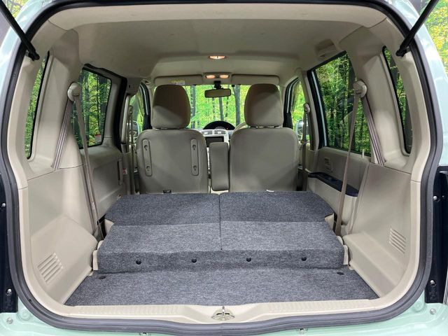 ���i�̂���������ʋ΁A���}���ɏ\���ȉ׎��X�y�[�X���m�ۂ��Ă���܂��B�Z�J���h�V�[�g��|���ƁA�傫�ȉו��̐ύڂ��\�ł���