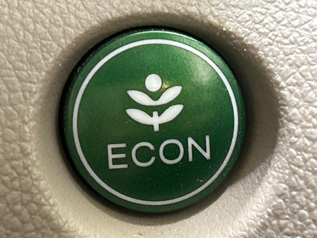 �y�A�C�h�����O�X�g�b�v�z�ԐM����a�؂Œ�Ԃ����ۂɃG���W�����~���A���ʂȔR���̏����}���܂��B�R��������ی�ɂȂ���@�\��G���W���̓u���[�L�𗣂��΍Ďn�����܂��B