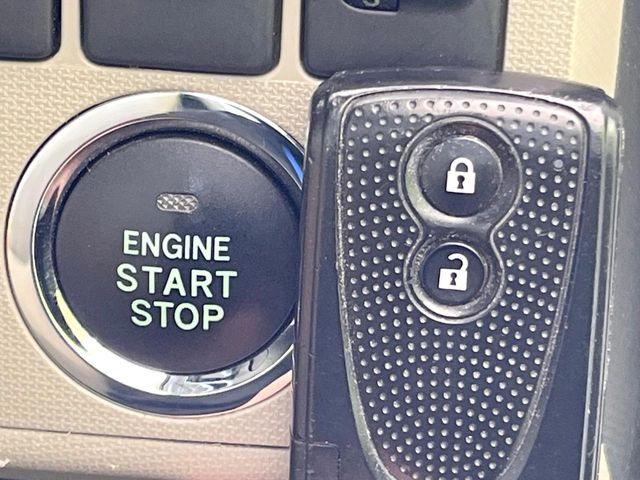 �y�L�[�t���[�V�X�e���z�J�o����|�P�b�g�ɓ��ꂽ�܂܂ł��h�A�̎{���E�������\�ȃX�}�[�g�L�[�𑕔��B�G���W���̃I���E�I�t�����J�M�����o���K�v����������Ƃ��Ă��֗��ł���