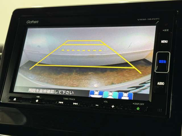 点検や修理でお越しの際はゆっくりくつろぎながらお待ちいただけるように、大きなソファ席もご用意しております♪テレビを見ながらのんびりお待ちください(^&omega;^)