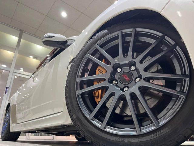 �y����18�C���`�A���~�z�C�[���z�O�ςɃ}�b�`���������A���~�z�C�[���𑕒����Ă���܂��B�e��ЊO�A���~�z�C�[����A�X�^�b�h���X�^�C�����戵�����Ă���܂��B���񂲑��k����������