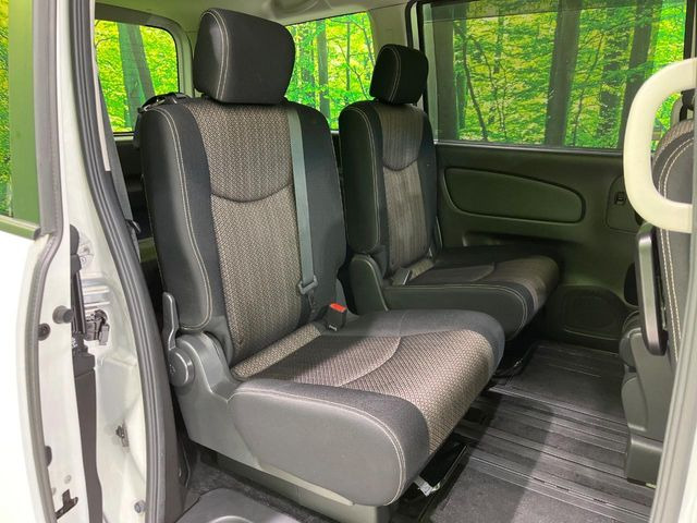 �Z�J���h�V�[�g�͒������������ƂȂ��Ă���A�X���C�h����ΒʘH�X�y�[�X���o��!�O��̈ړ����Ƃ��Ă��ȒP�ł���������A8����Ԏ������K�ȍ���S�n�̃V�[�g�ƂȂ��Ă��܂���