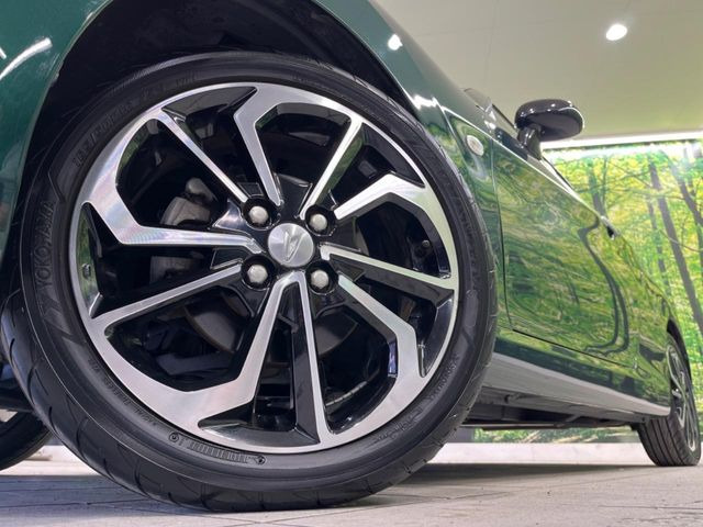 �y����16�C���`�A���~�z�C�[���z�O�ςɃ}�b�`���������A���~�z�C�[���𑕒����Ă���܂��B�e��ЊO�A���~�z�C�[����A�X�^�b�h���X�^�C�����戵�����Ă���܂��B���񂲑��k����������