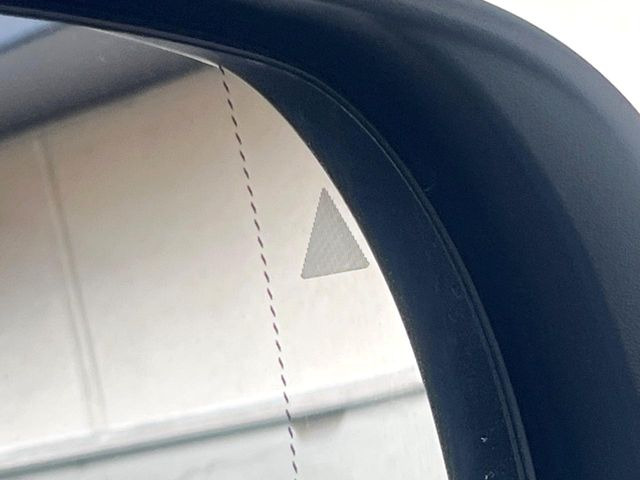 ���u���C���h�A�V�X�g�Z���T�[:���p����̎Ԃ����m���A�h���C�o�[���Ԑ��ύX���s���ۂɁA�x�����Ƌ��ɒ��ӂ𑣂��Ă������S�x���@�\�ł�!