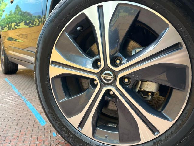 �y����17�C���`�A���~�z�C�[���z�O�ςɃ}�b�`���������A���~�z�C�[���𑕒����Ă���܂��B�e��ЊO�A���~�z�C�[����A�X�^�b�h���X�^�C�����戵�����Ă���܂��B���񂲑��k����������