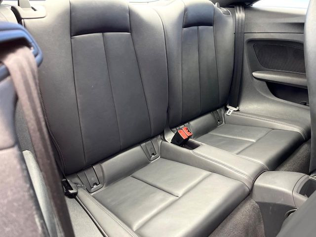 ●後部座席も気になるようなキズ・汚れやへたり等、大きなダメージはなく、良好な状態です。