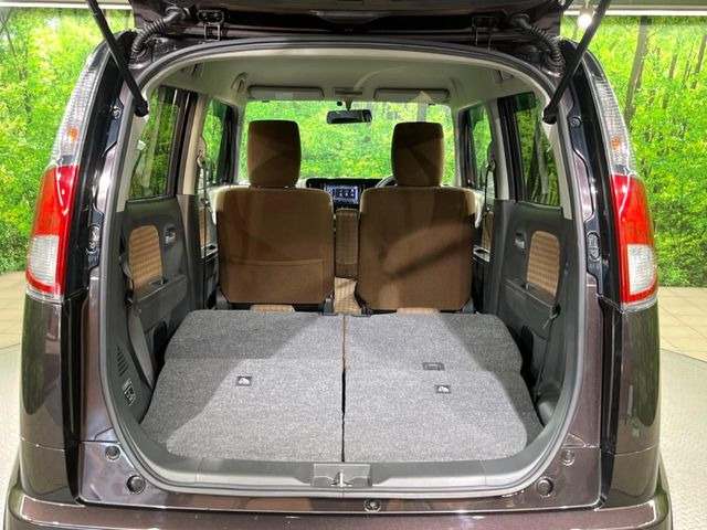 ���i�̂���������ʋ΁A���}���ɏ\���ȉ׎��X�y�[�X���m�ۂ��Ă���܂��B�Z�J���h�V�[�g��|���ƁA�傫�ȉו��̐ύڂ��\�ł���